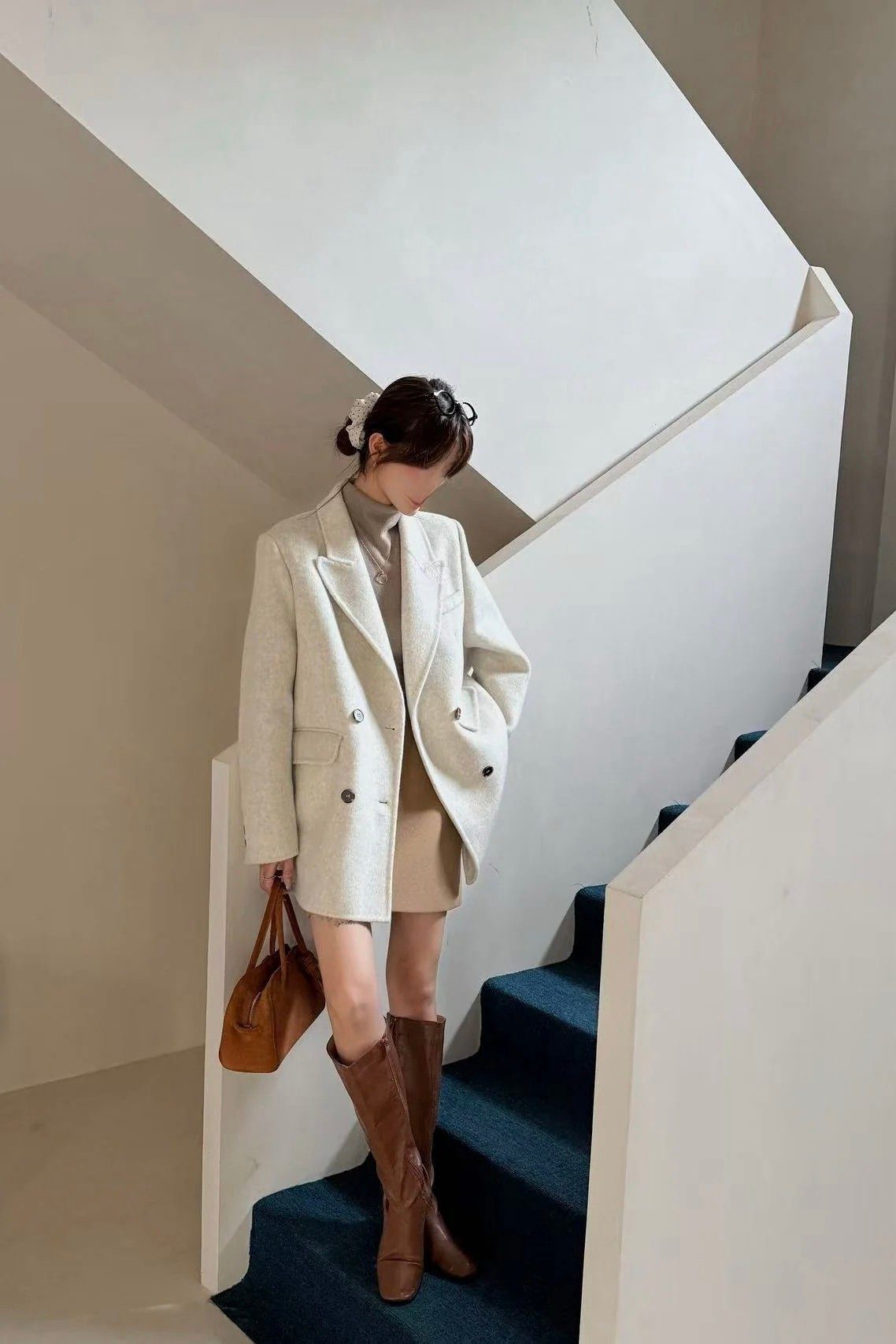 كوت نسائي مع ازرار (الطول اختياري)