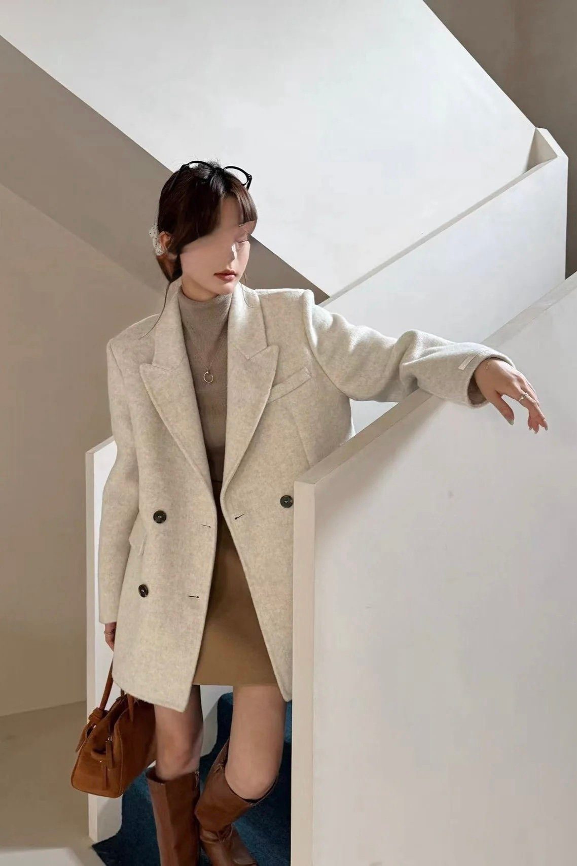 كوت نسائي مع ازرار (الطول اختياري)