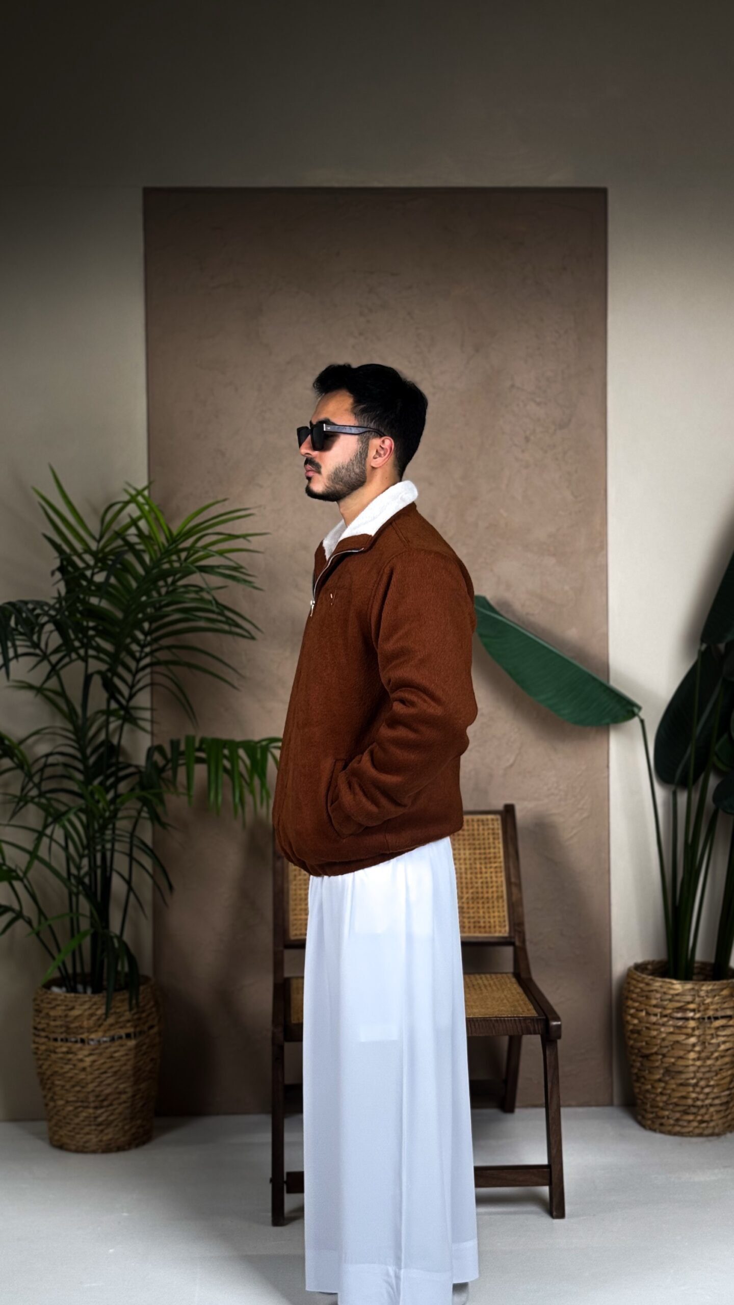 جاكيت مع سحاب بطانة فرو اللون بني محروق